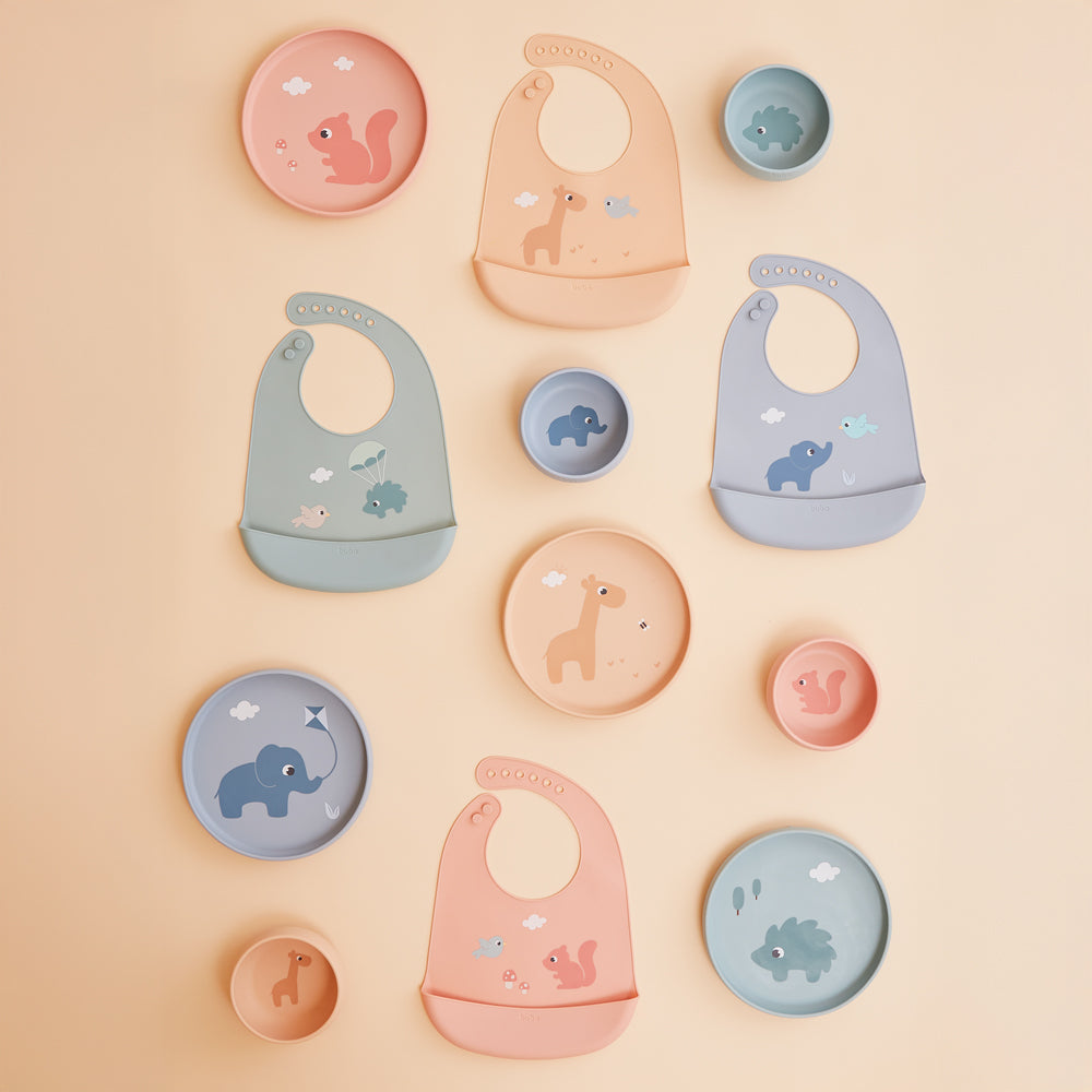 Babador em Silicone Com Pega Migalhas Cloudy Bege Buba